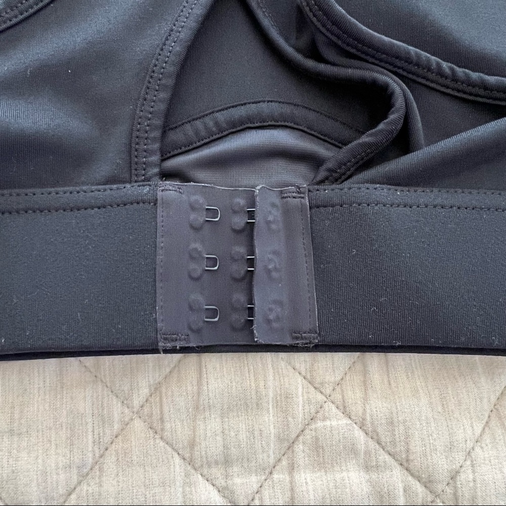 Fabletics Sports Bra - Picture 4 of 4